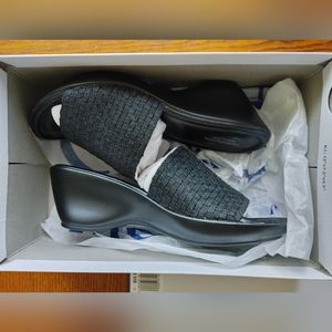 Women's Croft & Barrow black sandals size 9